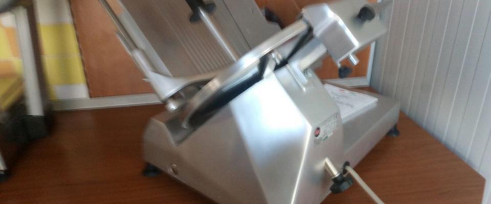 Arredamento-per-salumeria